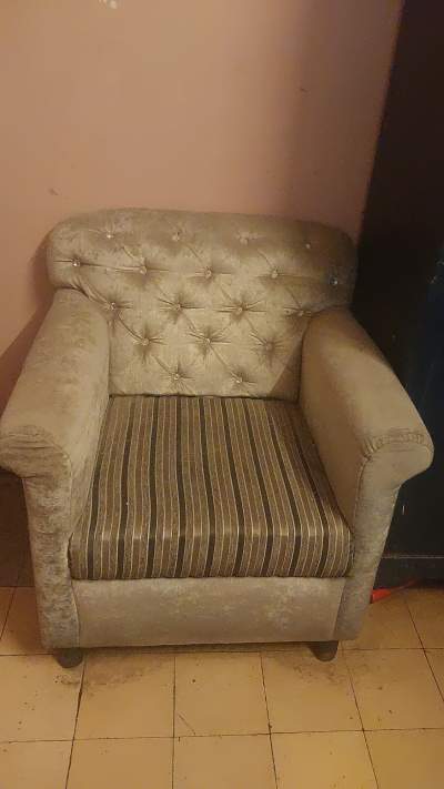 Comfortable Single Armchair / Sofa Chair with Tufted Back