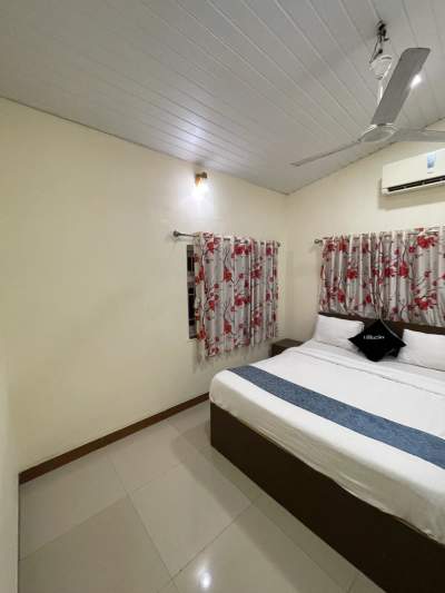 queen Bed mattress and pillow 