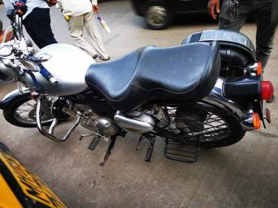 Royal Enfield Bullet - Classic 350 Silver Cruiser
